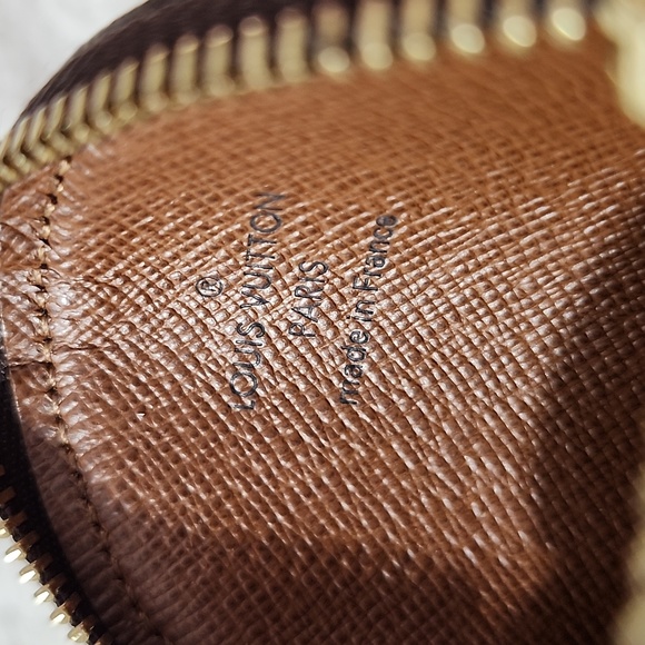 Louis Vuitton round coin pouch. - Picture 9 of 13